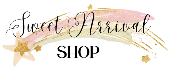 Smaller size of Sweet Arrival Shop logo featuring the shop name alongside a charming shooting star design in baby pink, green, and gold, representing personalized baby products.